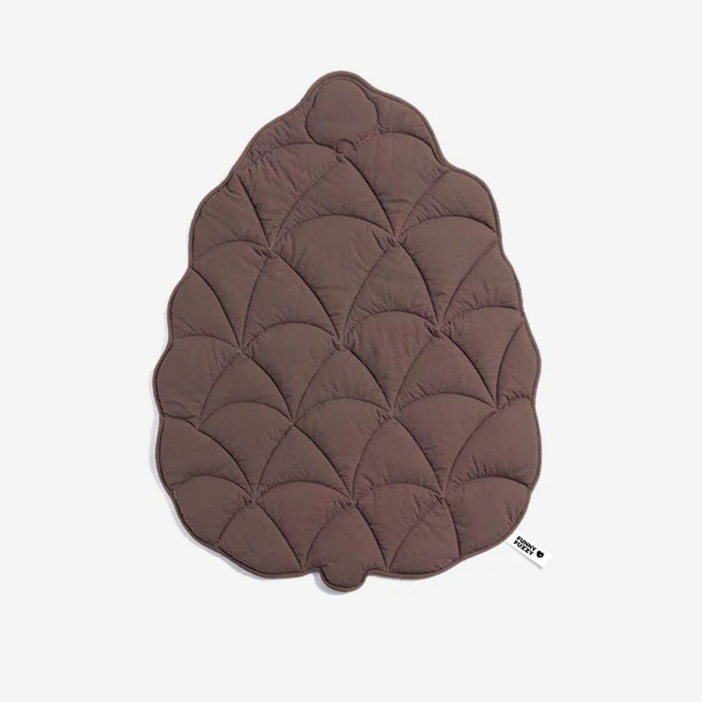 Leaf-Shaped Dog Bed – Soft and Breathable Pet Bed for Indoor and Outdoor Use