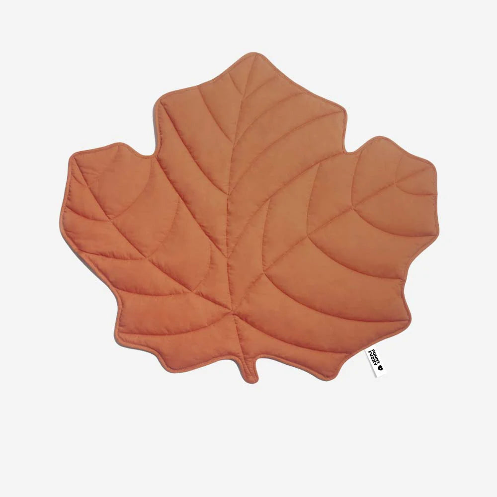 Leaf-Shaped Dog Bed – Soft and Breathable Pet Bed for Indoor and Outdoor Use