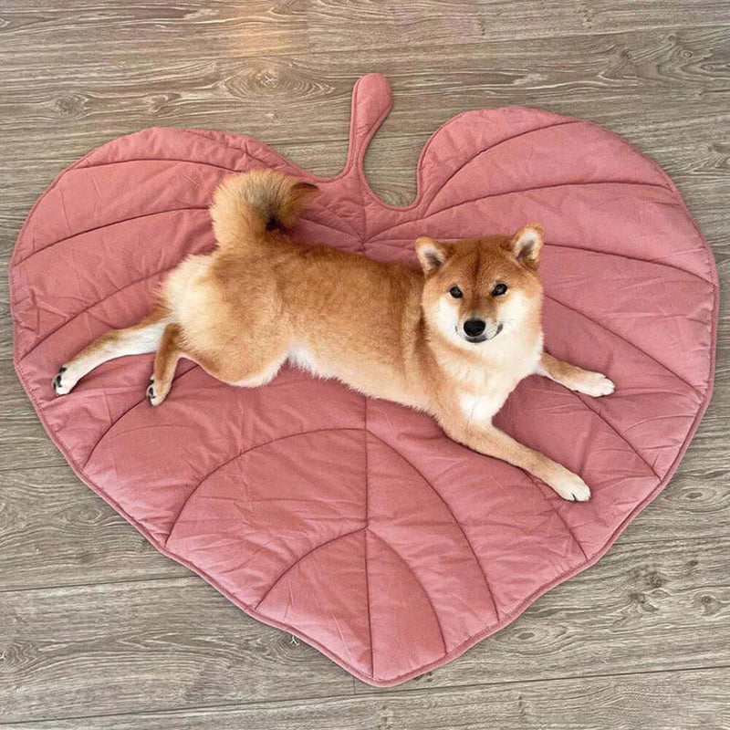 Leaf Shape Dog Blanket – Soft, Durable Pet Mat for Cozy Comfort and All Sizes – Machine Washable